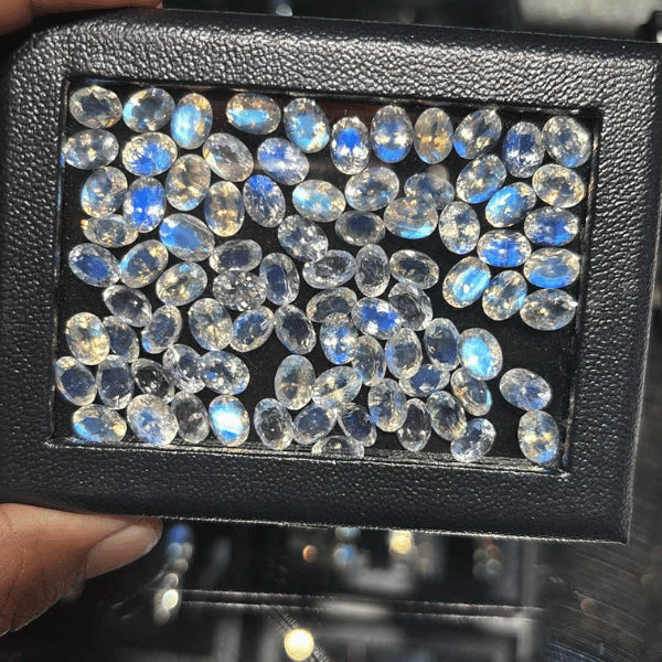 pierre de naissance juin - pierre de lune ovales facettées