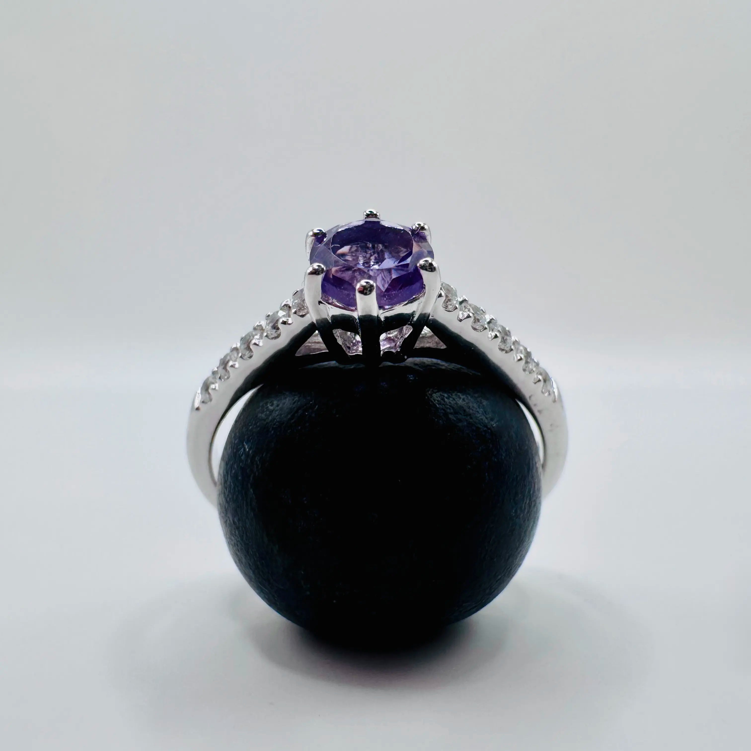 Bague Solitaire Améthyste – Lueur Lucide