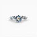Bague Solitaire Pierre de Lune – Lueur Séléné, vue principale sur fond blanc