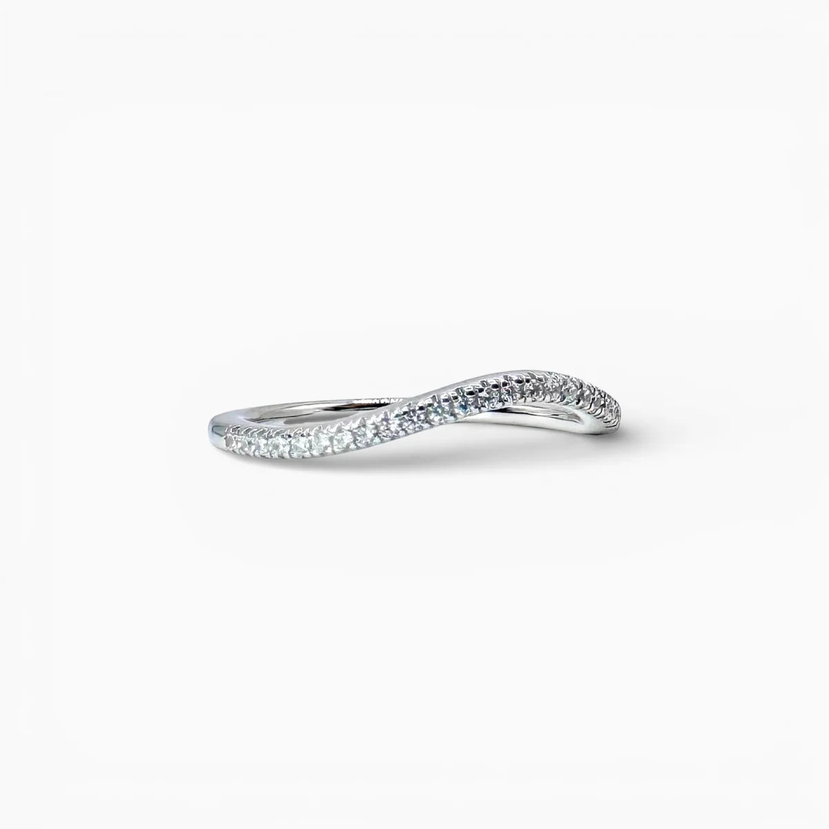 Bague vague argent fine modèle Onde - Anneau parfait pour le stacking.