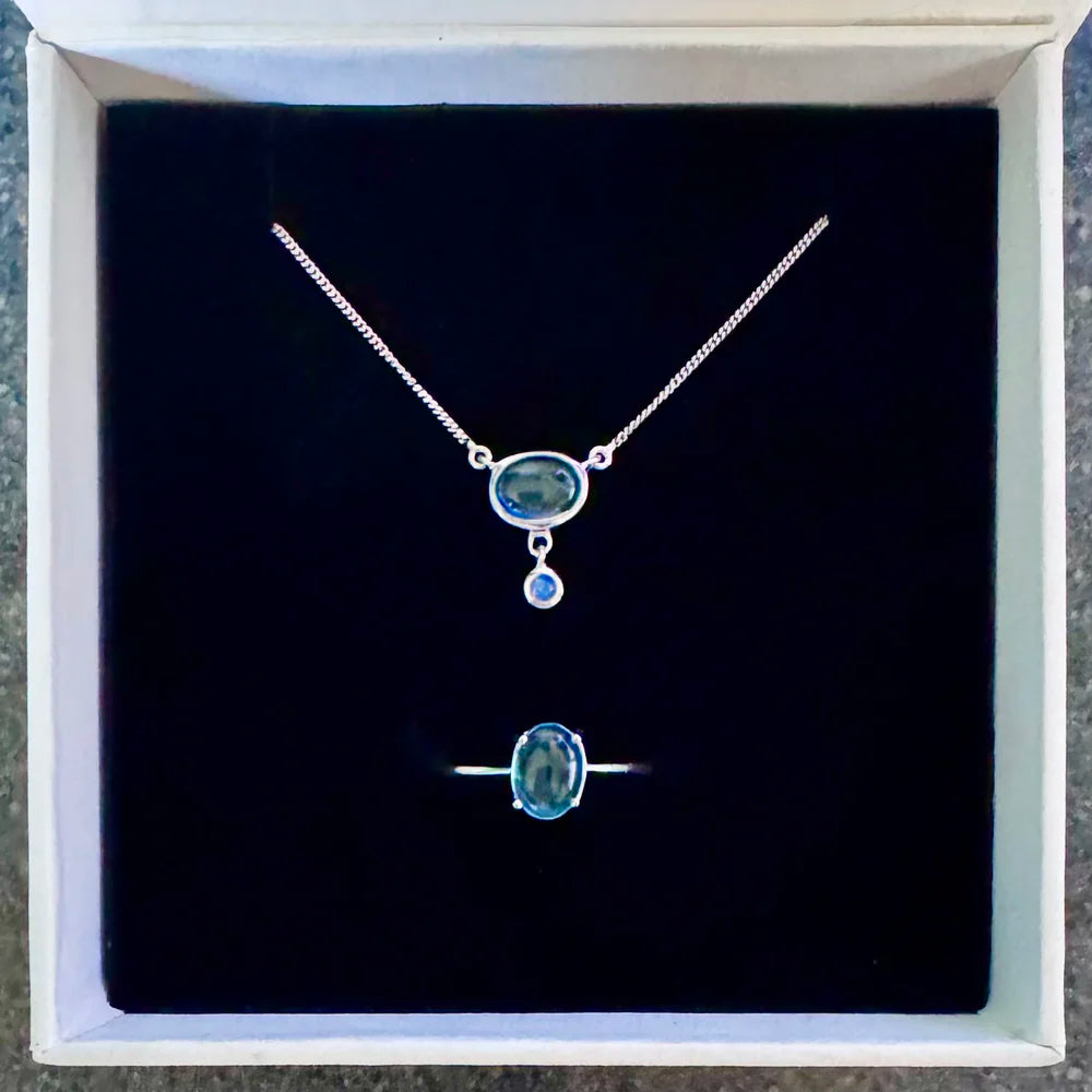 Collier topaze bleue véritable accompagné de la bague topaze dans leur écrin Séléne Céleste