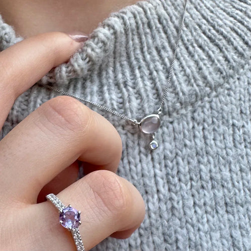 Collier Quartz Rose & Argent 925 porté au cou, bijou douceur et féminité