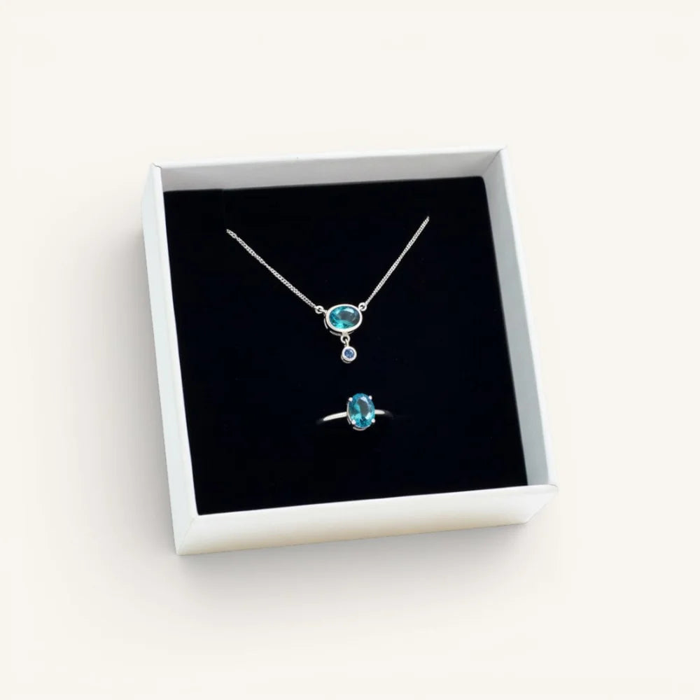 Coffret cadeau parure bijoux topaze bleue et argent, idée cadeau raffinée pour anniversaire ou fête.