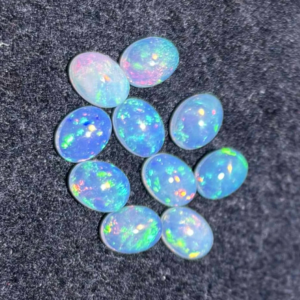 10 opales naturelles et véritables utilisées pour les colliers 